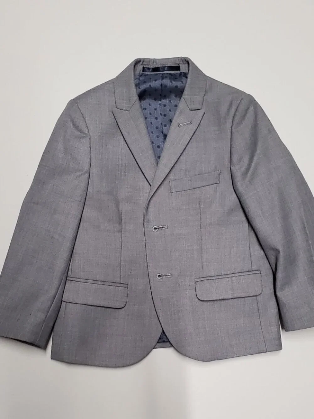 Boys suit by Signature in size 3y